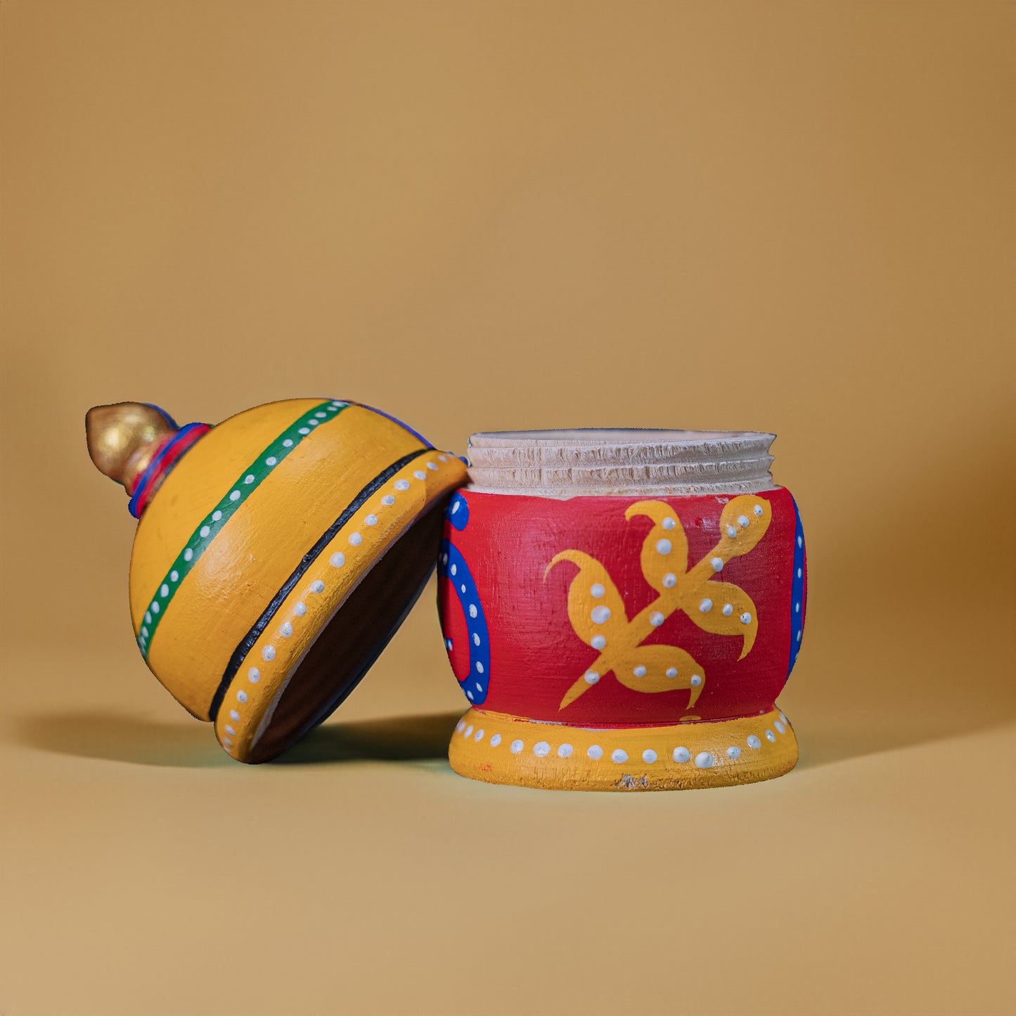 हाथ से निर्मित लकड़ी का पूजा बॉक्स