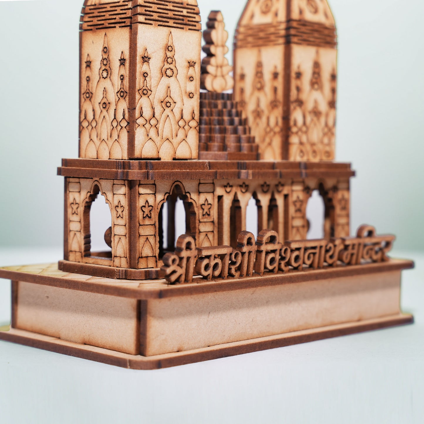 श्री काशी विश्वनाथ मंदिर की लकड़ी की लघु प्रतिकृति – हस्तनिर्मित (16x12x7 सेमी)